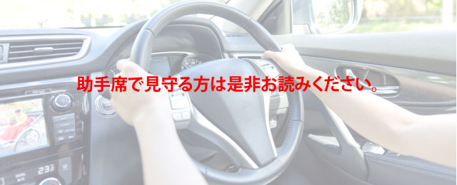 女性がアドバイスを受けている画像